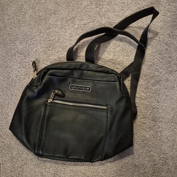 Younique Handbags - ❤️‍🔥Younique Black Small Backpack Bag